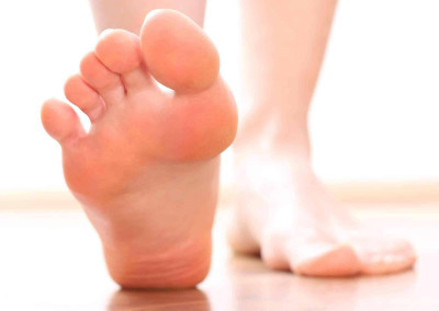 Ayak Terlemesinin Nedenleri ve Doğal Çözüm Yöntemleri Nelerdir?